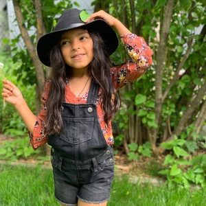 SOLD Black overall shorts